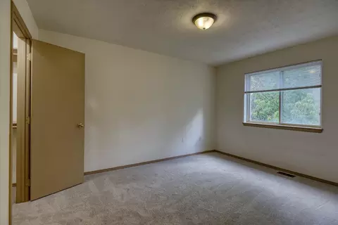 Bedroom - 4262 E 33rd Ave, Spokane, WA 99223 photo 2 of 7