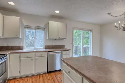 Kitchen - 4262 E 33rd Ave, Spokane, WA 99223 photo 6 of 6