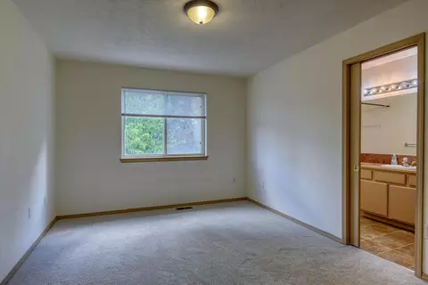 Bedroom - 4262 E 33rd Ave, Spokane, WA 99223 photo 3 of 7