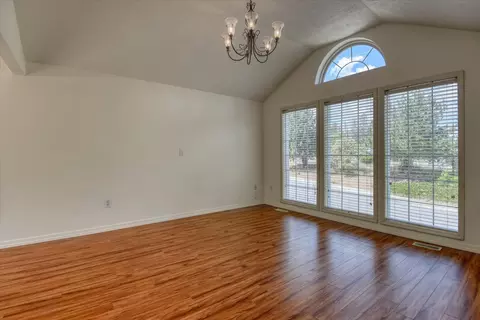 Living - 4262 E 33rd Ave, Spokane, WA 99223 photo 1 of 6