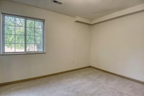 Bedroom - 4262 E 33rd Ave, Spokane, WA 99223 photo 6 of 7