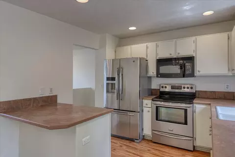 Kitchen - 4262 E 33rd Ave, Spokane, WA 99223 photo 5 of 6