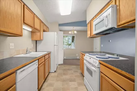 Kitchen - 306 E Weile Ave UNIT 4, Spokane, WA 99208 photo 3 of 4