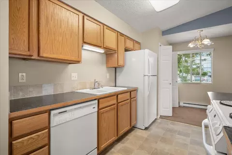 Kitchen - 306 E Weile Ave UNIT 4, Spokane, WA 99208 photo 4 of 4