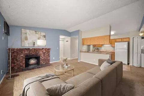 Living - 306 E Weile Ave UNIT 4, Spokane, WA 99208 photo 2 of 2