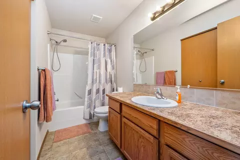 Bath - 9815 E Springfield Ln, Spokane Valley, WA 99206 photo 6 of 6