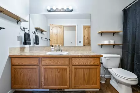 Bath - 9815 E Springfield Ln, Spokane Valley, WA 99206 photo 4 of 6