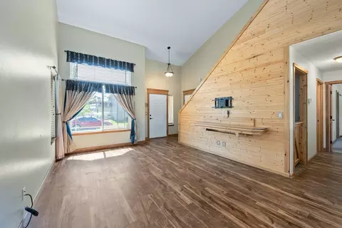 Living - 9815 E Springfield Ln, Spokane Valley, WA 99206 photo 2 of 3