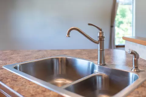 Kitchen - 9815 E Springfield Ln, Spokane Valley, WA 99206 photo 4 of 4