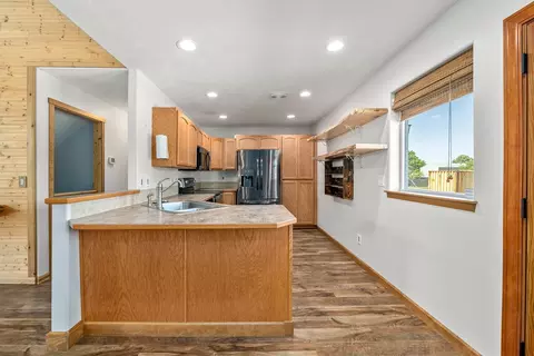 Kitchen - 9815 E Springfield Ln, Spokane Valley, WA 99206 photo 2 of 4