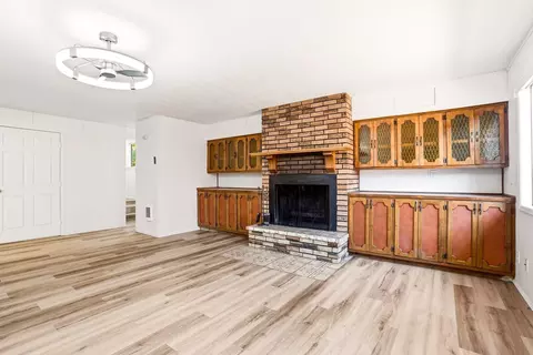 Living - 2123 E 6th Ave, Spokane, WA 99202 photo 7 of 9