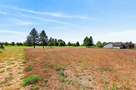 1438 E 12th St, Deer Park, WA 99006