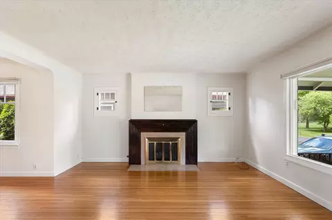 Living - 32 E 25th Ave, Spokane, WA 99203 photo 3 of 7