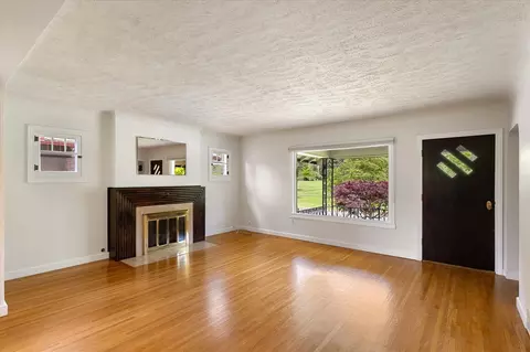 Living - 32 E 25th Ave, Spokane, WA 99203 photo 2 of 7