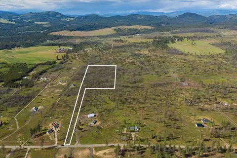 13801 E Bridges Rd, Elk, WA 99009