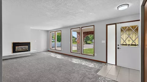 Living - 10810 E 35th Ave, Spokane Valley, WA 99206 photo 1 of 9