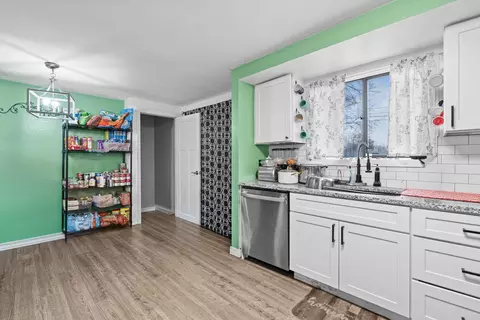 Kitchen - 1604 E Dalke Ave, Spokane, WA 99208 photo 3 of 3
