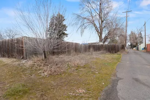 Exterior - 1604 E Dalke Ave, Spokane, WA 99208 photo 8 of 9