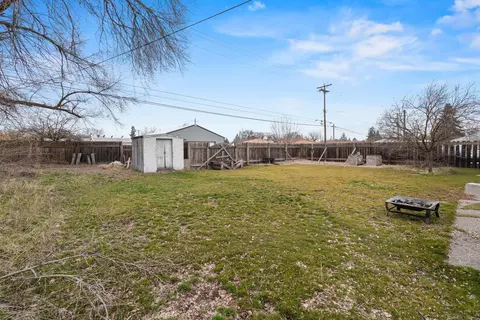 Exterior - 1604 E Dalke Ave, Spokane, WA 99208 photo 6 of 9