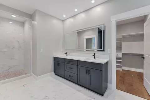 Bath - 3137 E 36th Ave, Spokane, WA 99223 photo 5 of 6
