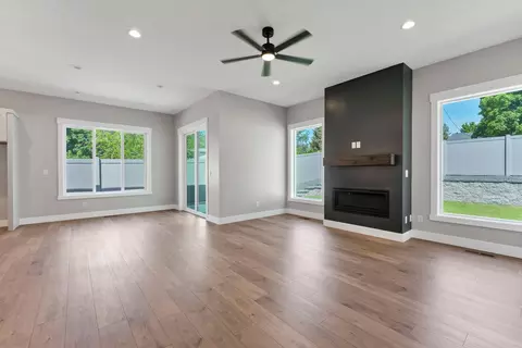 Living - 3137 E 36th Ave, Spokane, WA 99223 photo 2 of 4