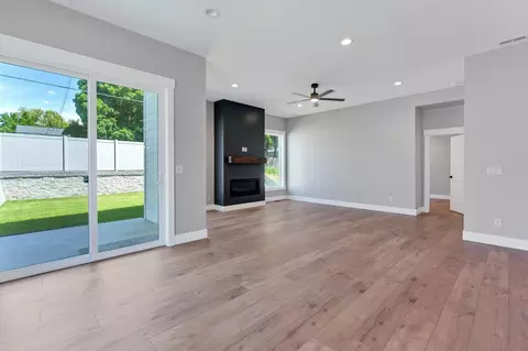 Living - 3137 E 36th Ave, Spokane, WA 99223 photo 3 of 4