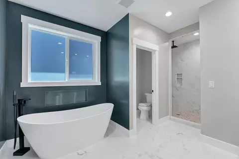 Bath - 3137 E 36th Ave, Spokane, WA 99223 photo 3 of 6