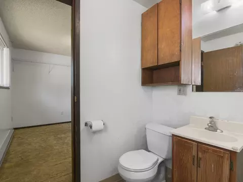 Bath - 315 E Gettysburg Dr, Spokane, WA 99208 photo 2 of 3