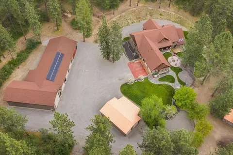 27013 E Strong Ln, Newman Lake, WA 99025