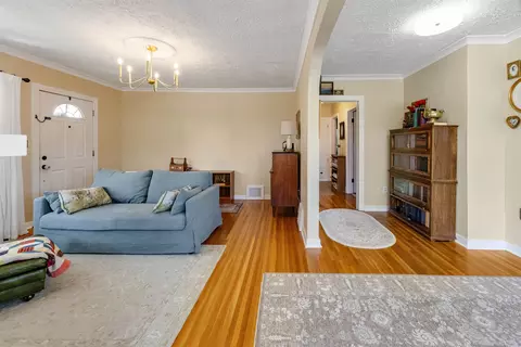 Entry Way - 1127 E Gordon Ave, Spokane, WA 99207 photo 1 of 2