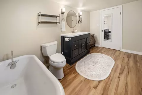 Bath - 1127 E Gordon Ave, Spokane, WA 99207 photo 4 of 4