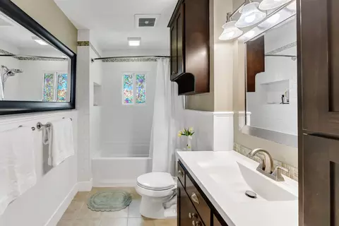 Bath - 1127 E Gordon Ave, Spokane, WA 99207 photo 1 of 4