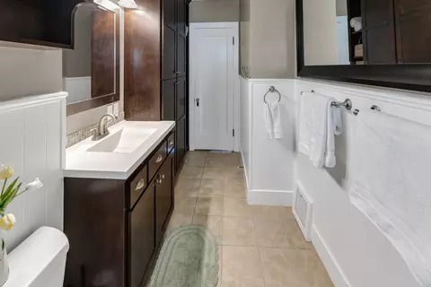 Bath - 1127 E Gordon Ave, Spokane, WA 99207 photo 2 of 4