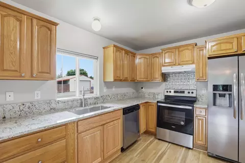 Kitchen - 4503 E 6th Ave, Spokane Valley, WA 99212 photo 1 of 4