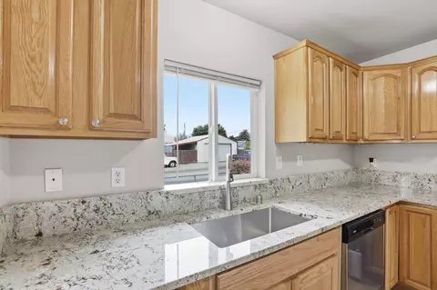 Kitchen - 4503 E 6th Ave, Spokane Valley, WA 99212 photo 4 of 4