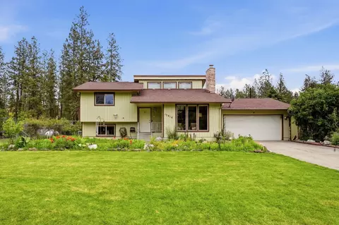 12916 W Sunnyvale Dr, Nine Mile Falls, WA 99026