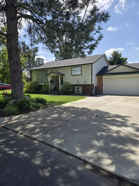 1306 E 3rd Ave, Deer Park, WA 99006