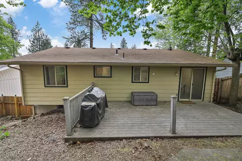 Exterior - 1306 E 18th Ave, Spokane, WA 99203 photo 4 of 15