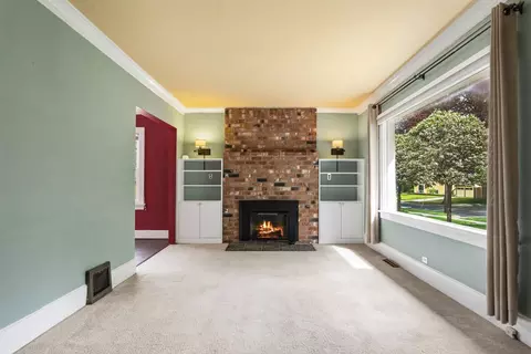 Living - 1017 E 17th Ave, Spokane, WA 99203 photo 3 of 7