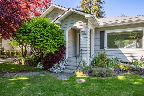 Exterior - 1017 E 17th Ave, Spokane, WA 99203 photo 4 of 13