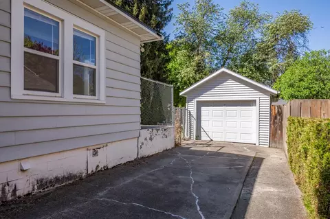 Exterior - 1017 E 17th Ave, Spokane, WA 99203 photo 5 of 13