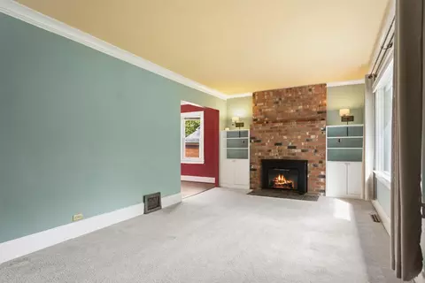 Living - 1017 E 17th Ave, Spokane, WA 99203 photo 4 of 7
