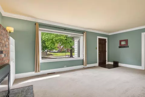 Living - 1017 E 17th Ave, Spokane, WA 99203 photo 1 of 7