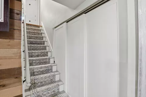 Entry Way - 733 E 33rd Ave, Spokane, WA 99203 photo 6 of 6