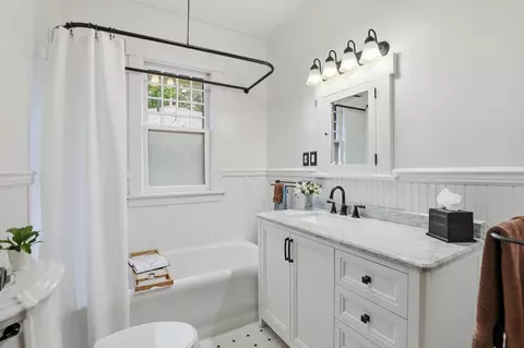 Bath - 733 E 33rd Ave, Spokane, WA 99203 photo 1 of 2