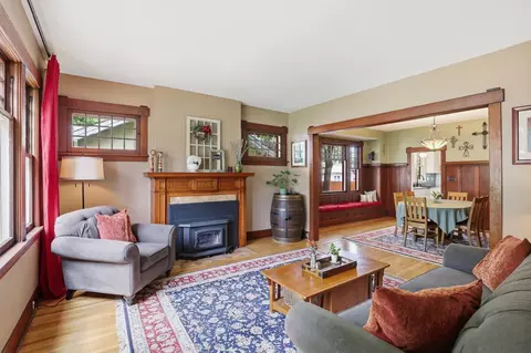 Living - 733 E 33rd Ave, Spokane, WA 99203 photo 1 of 2