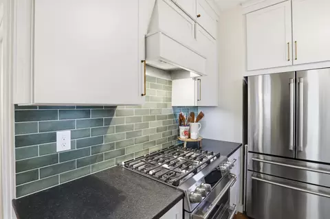 Kitchen - 733 E 33rd Ave, Spokane, WA 99203 photo 2 of 3