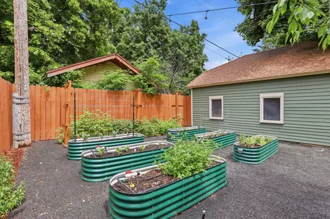 Exterior - 733 E 33rd Ave, Spokane, WA 99203 photo 8 of 8