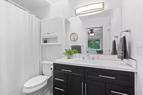 Bath - 11016 E 5th Ct, Spokane Valley, WA 99206 photo 2 of 3