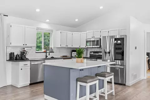 Kitchen - 11016 E 5th Ct, Spokane Valley, WA 99206 photo 2 of 4